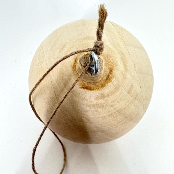 Wooden Ball Rustic Farmhouse Christmas Tree Ornament Cream Tan Nwot - Picture 8 of 9